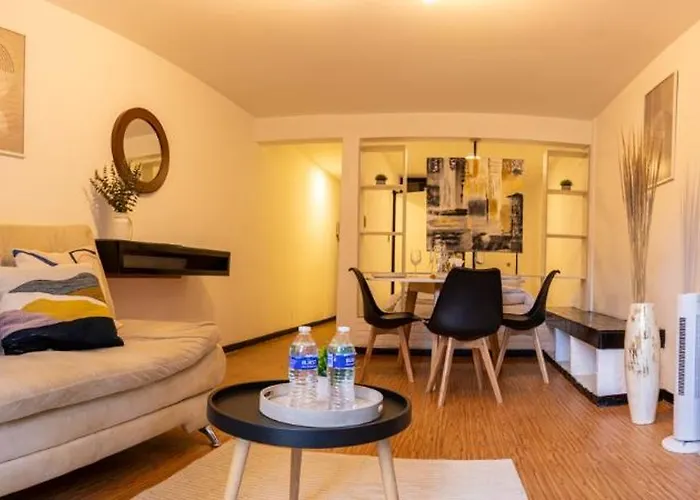 Location In Cozy Master Apartment