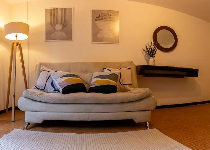 Location In Cozy Master Apartment *